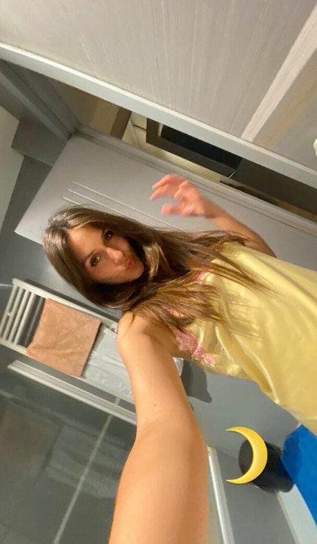 Sabela OT model sexy pics