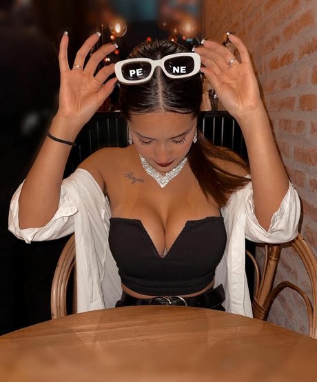 Seleneitor pretty star pic