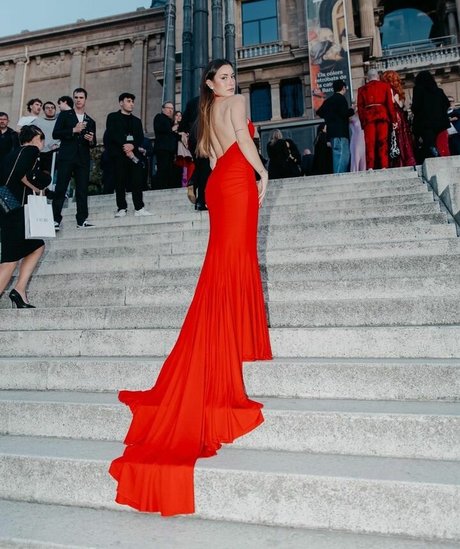 paulagonu model naked img