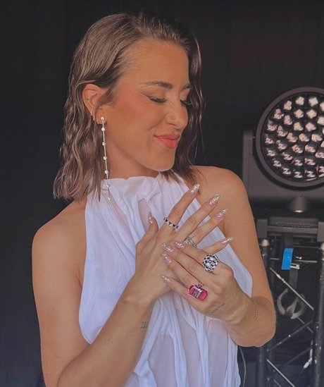 paulagonu naked star galleries