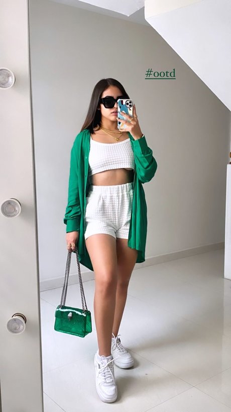 babe brunette onlyfans nude pic