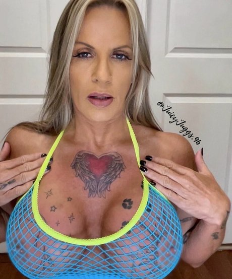 Juicy Juggs pornstar nude pic