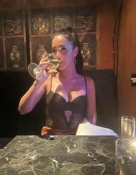 itsalinalopez star sexy image