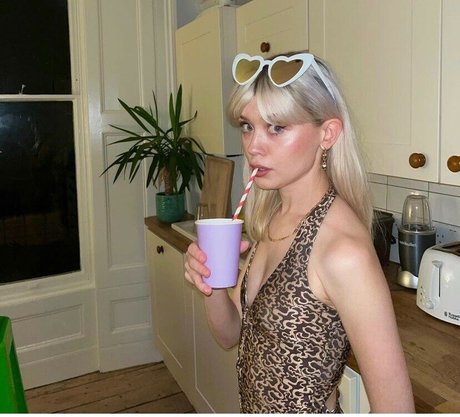 Maisie Peters pornstar xxx galleries