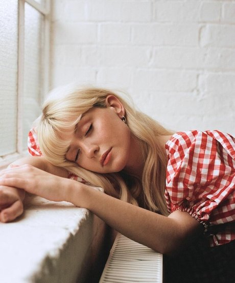 Maisie Peters pornstar nice images