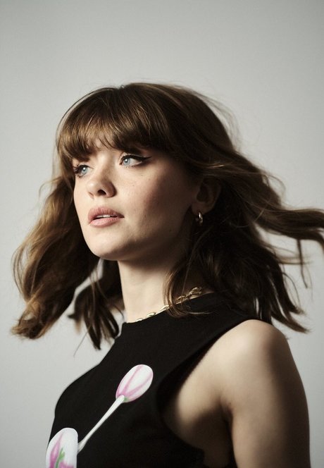 Maisie Peters nudes model galleries