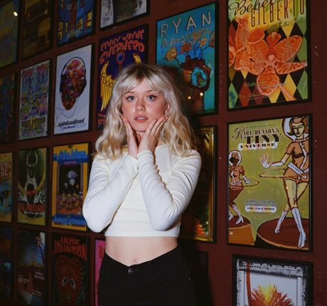 Maisie Peters pornstar sexy gallery