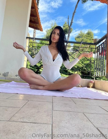 ana 50shades adult model img