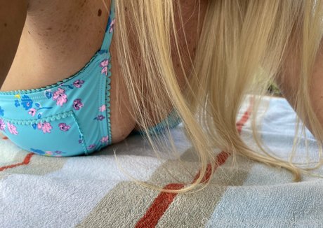 dvpgirlnextdoorxxx pretty pornstar picture