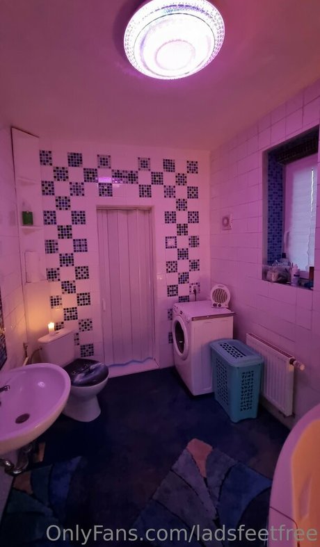 ladsfeetfree Profile photo