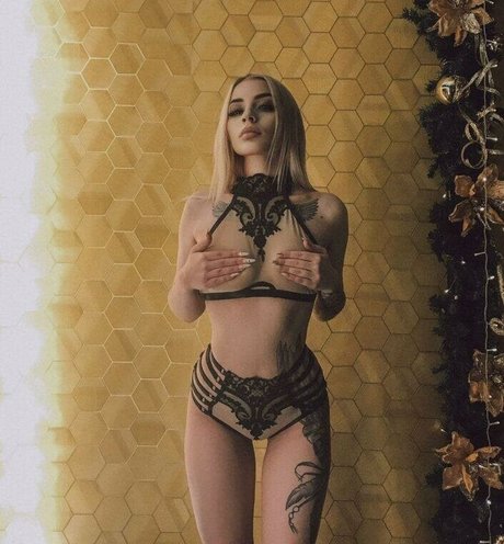 Kira Braun sexy model pictures