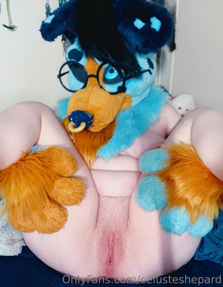 celusteshepard model naked photos