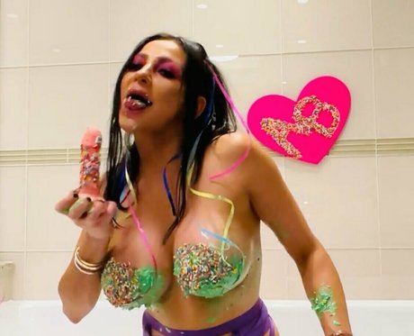 audreybitoni top model photo