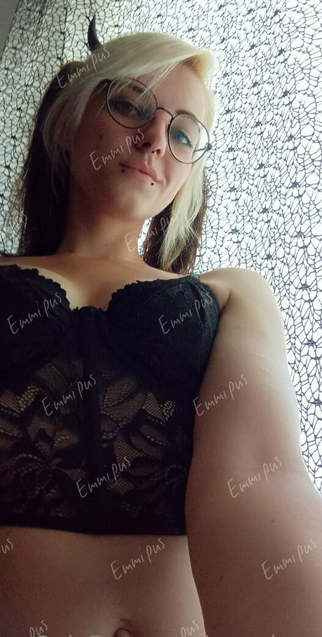 emmipus hot actress image