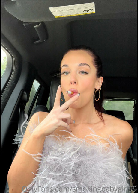 smokingbabygirl99 naked actress img