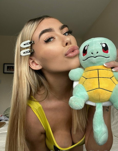 itsbellsxo art model photo