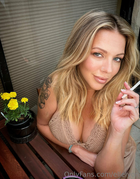 ellelyon erotic actress img