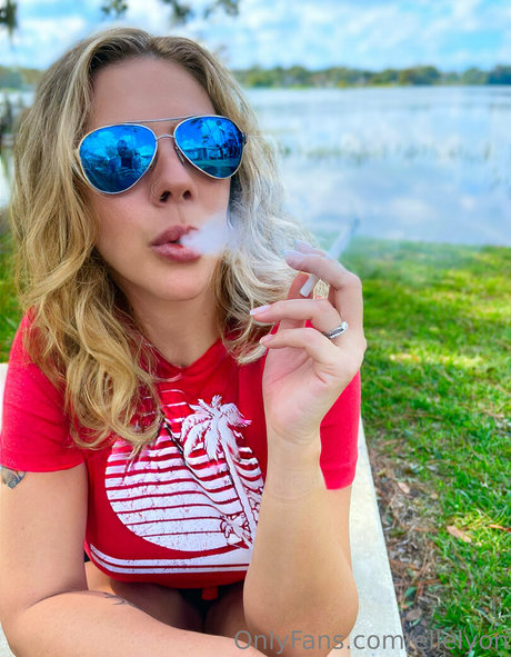 ellelyon model sex archive