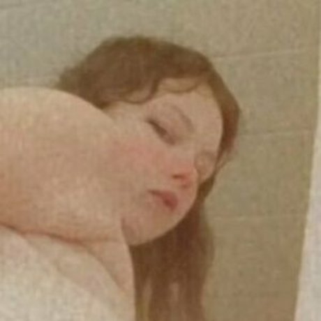 bevtakesit naked model images