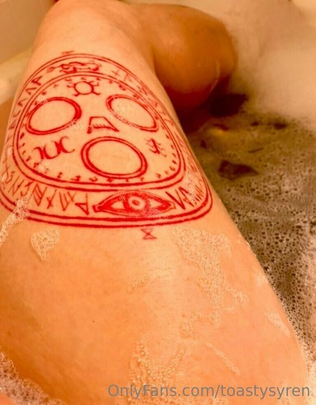 toastysyren model nudes photos