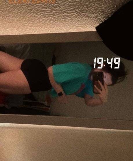 Eleri Evans pretty model pics