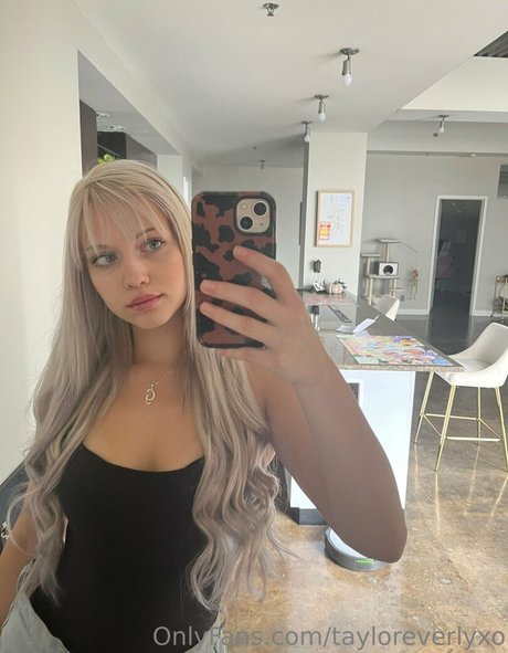tayloreverlyxo high quality pornstar gallery