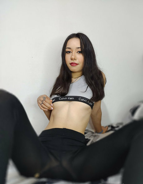 aniaross nude actress gallery