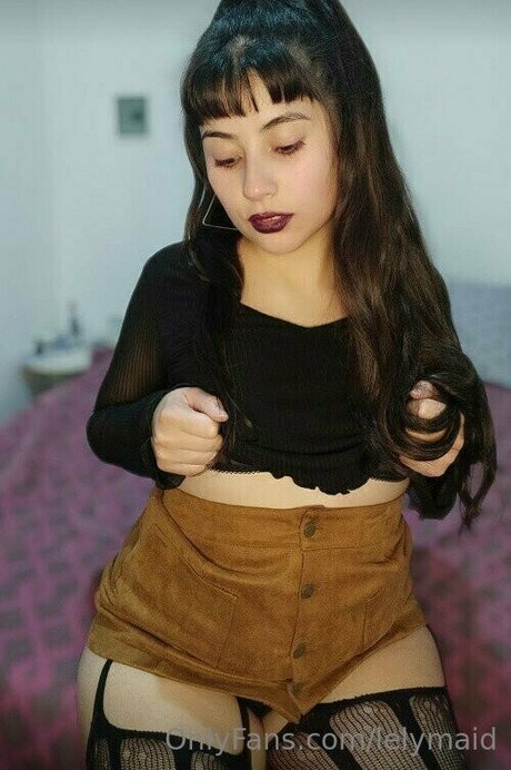 40 years old onlyfans sexy image