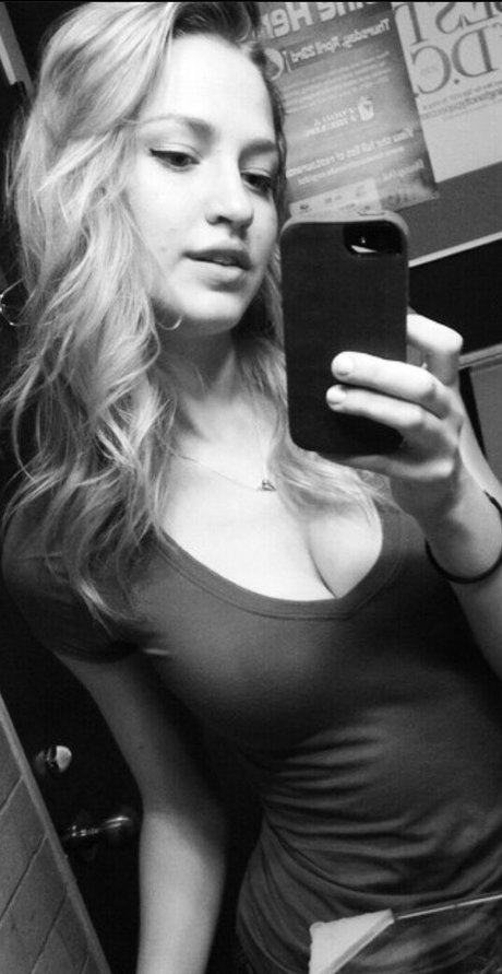 Gabby Downing erotic actress pic