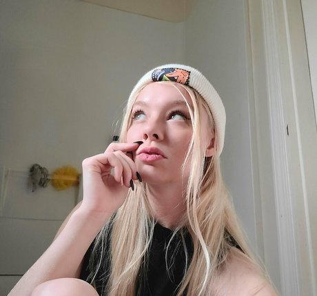 sativaskies pornstar sexy photo