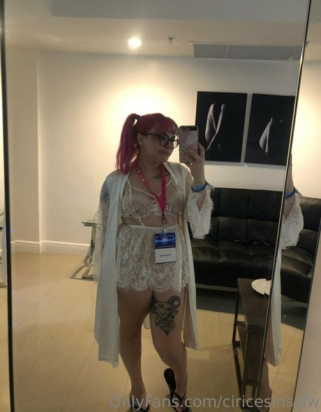 blonde shemale onlyfans top archive