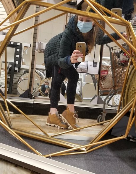 Goddess Rainn pretty model pictures