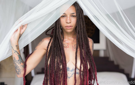 razorredd model exclusive photo