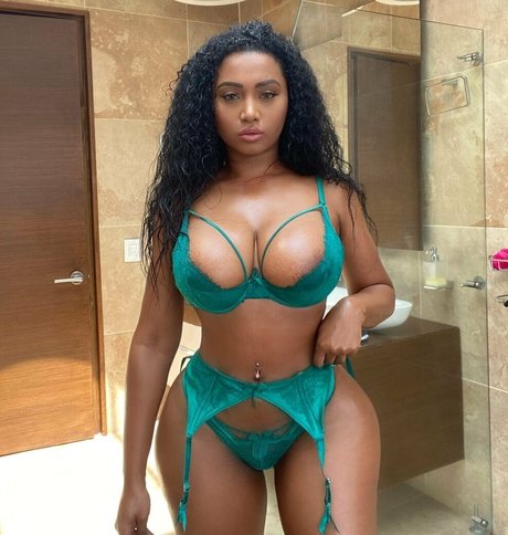 britliv model sexy picture