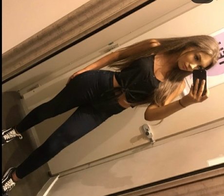 Elise Clayton free model picture