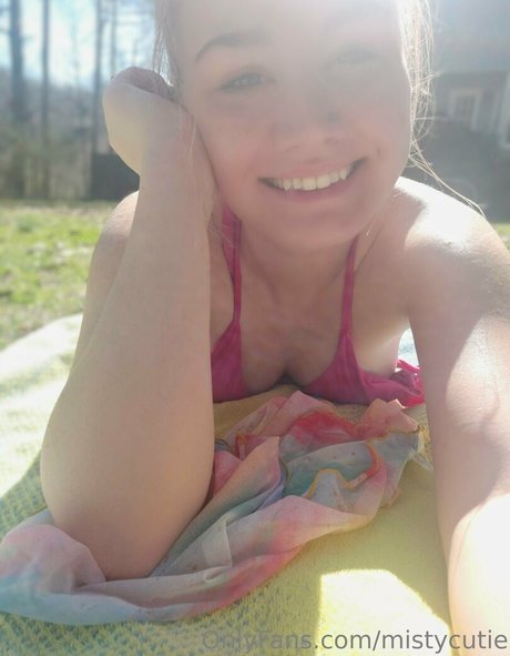 MistyCutie erotic pornstar images