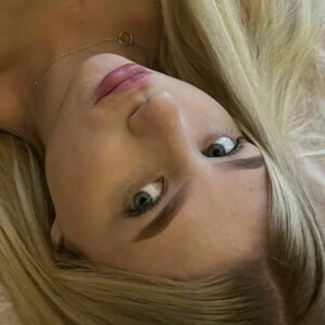 Elizabeth moon model naked img