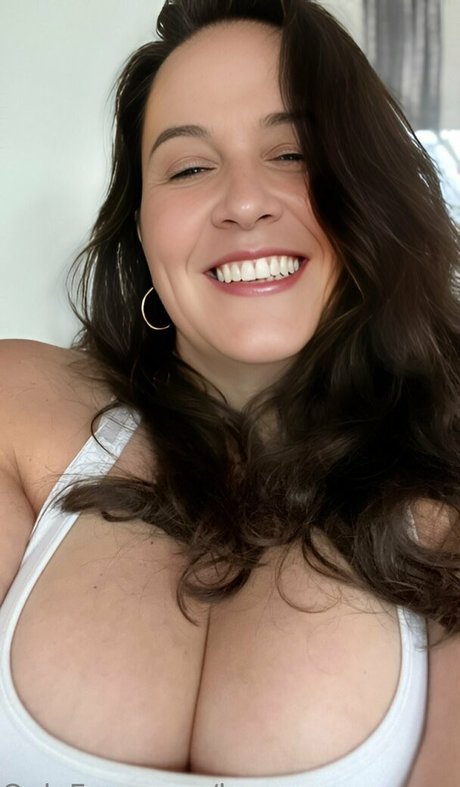 buxomemmanuellefree perfect actress gallery