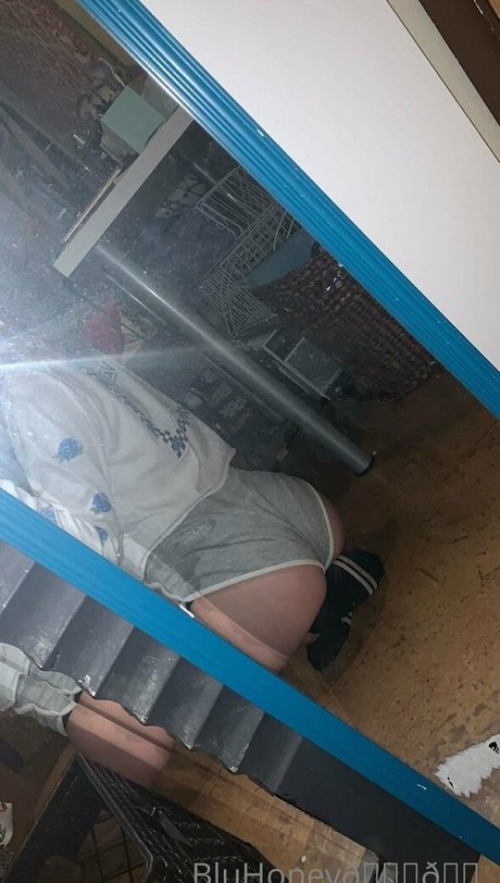 blufire999 erotic model picture