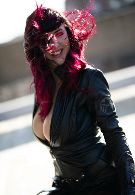 januaryembersxo model free photo