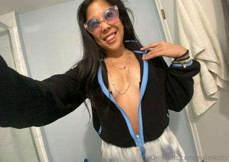 myleskitty hot model photos