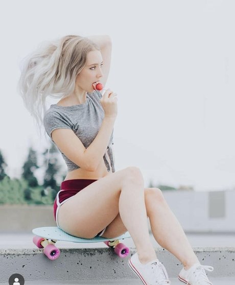 Jessu model naked photo