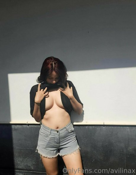 avilinax star erotic image