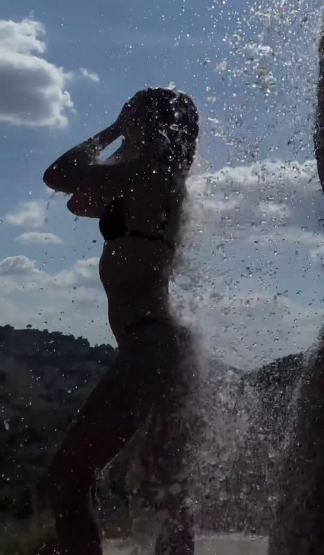 Shanti Tan free model pic