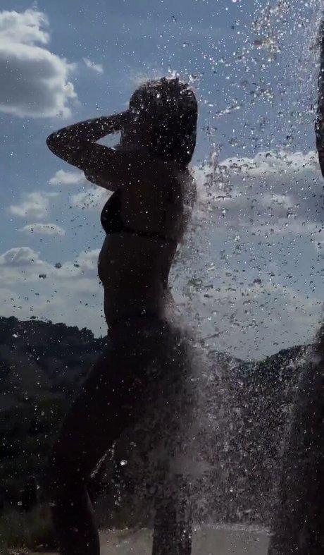 Shanti Tan free pornstar images