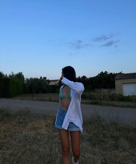 Shanti Tan star perfect photo