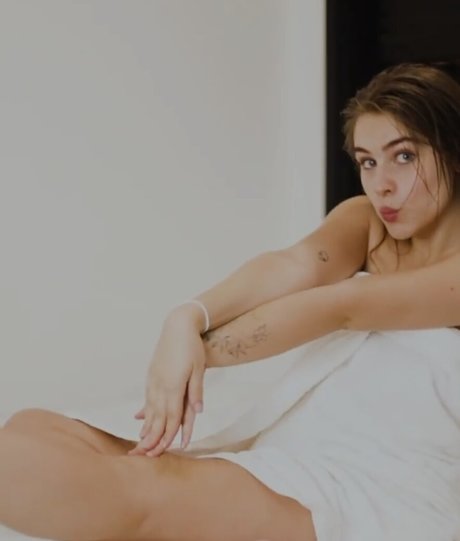 Gabi Stacenco adult model img