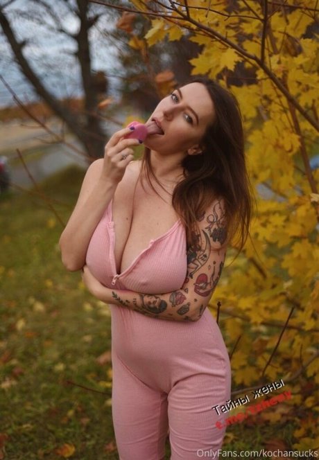 babe brunette onlyfans top photo