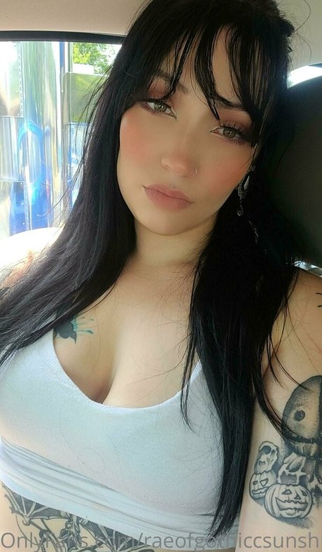 raeofgothiccsunshine model image