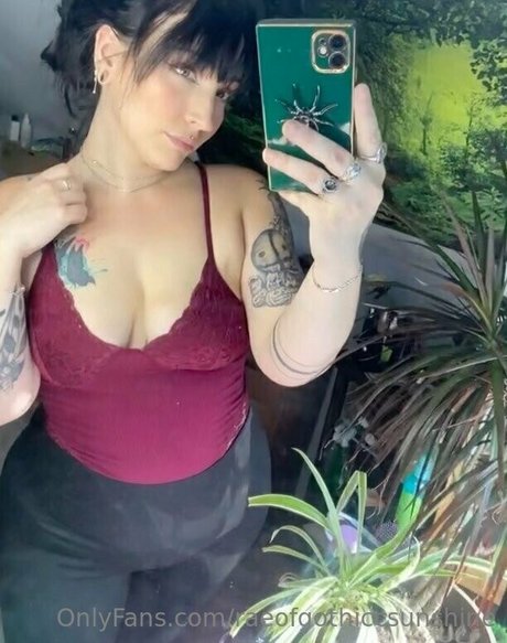 raeofgothiccsunshine model hd picture